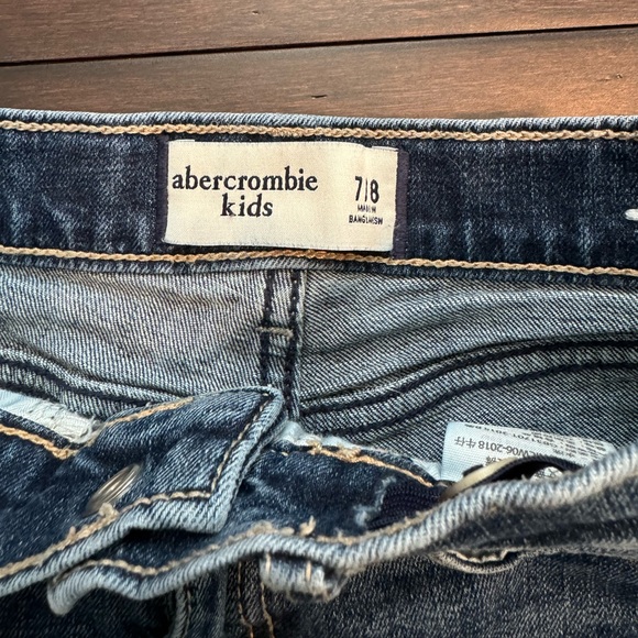 VGUC Abercrombie kids cutoff shorts size 7/8 - Picture 2 of 4